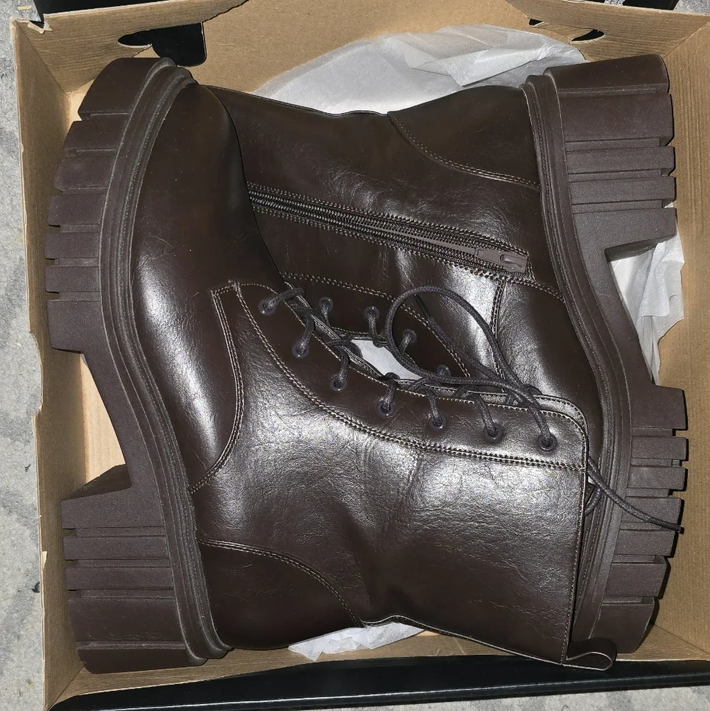 American Eagle Outfitters Womens Size 11 Dark Brown Lace Up Boots & BOX - Picture 3 of 10